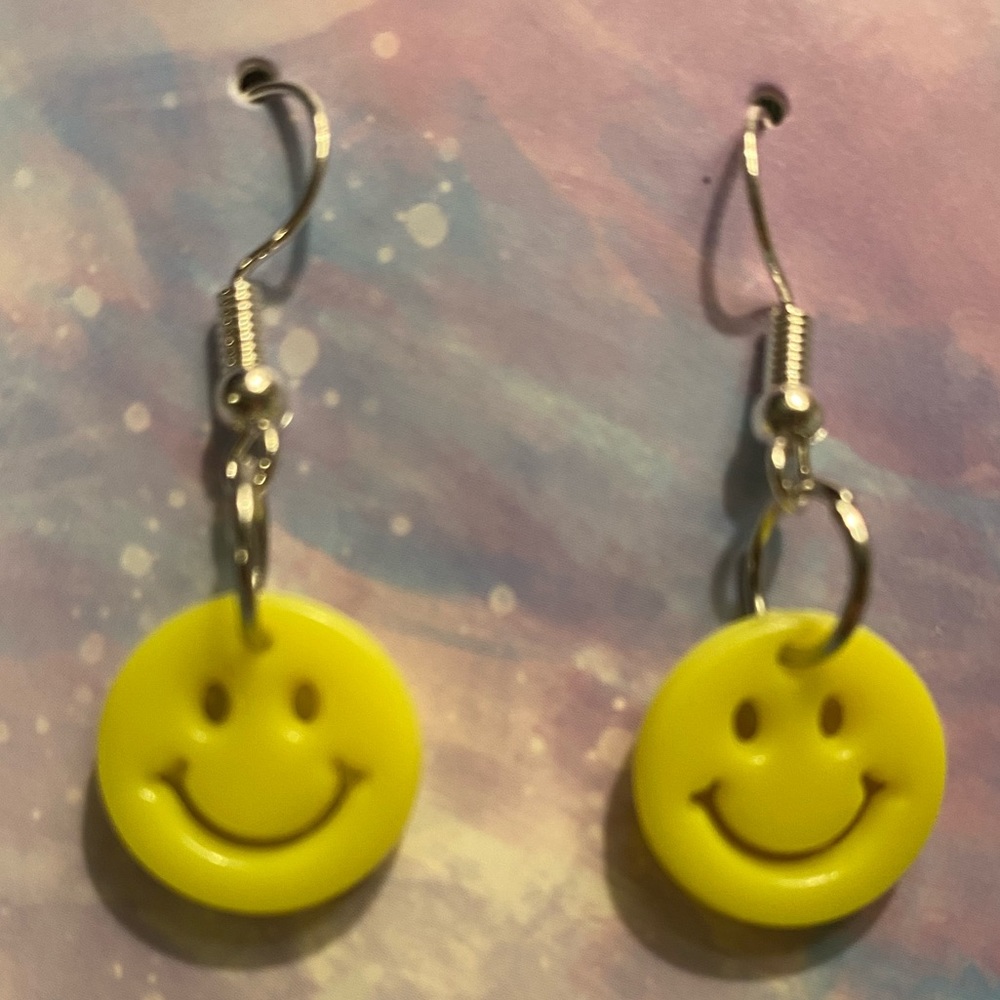 Kandi smiley face earrings kawaii